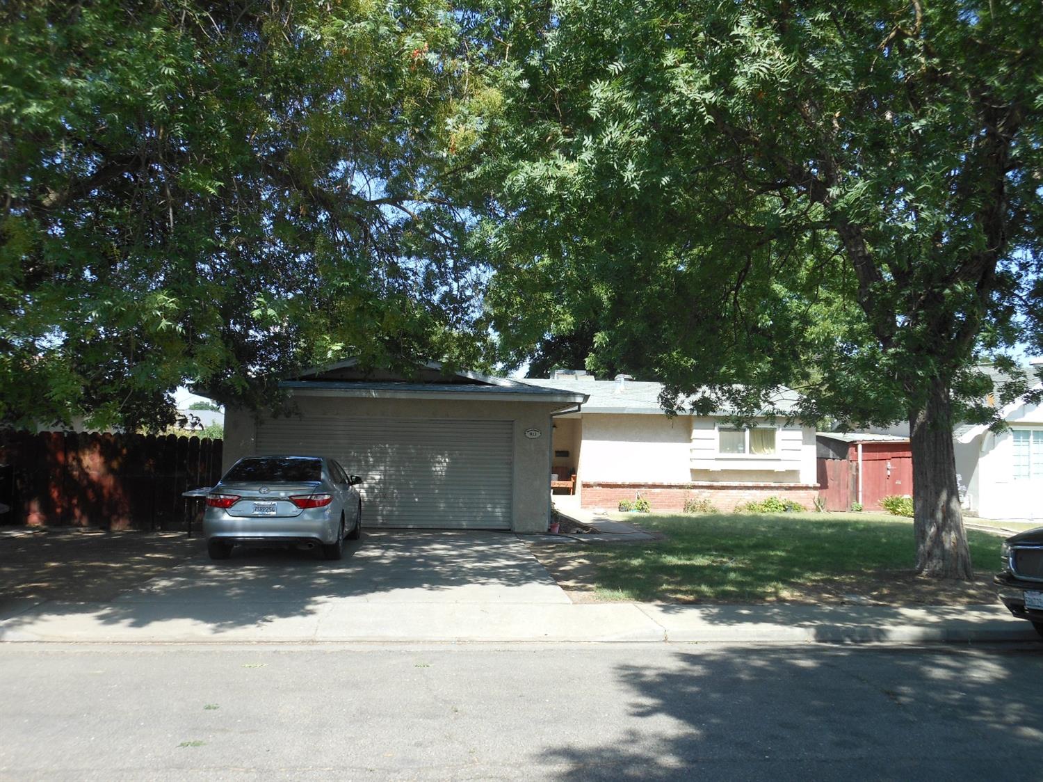 911 WALLER ST Gustine 3bds/2bths 1446sf Clarence Oliveira, REALTOR