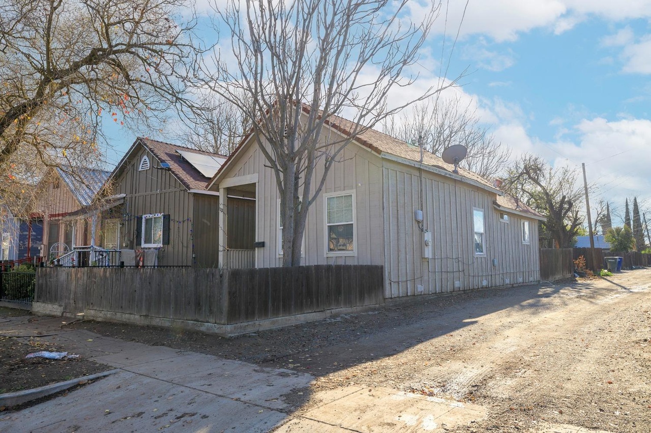 1122 Fresno St, Newman