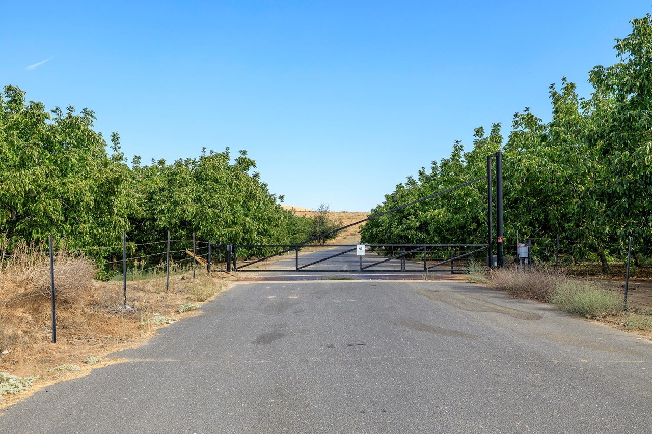 262 Ca-108, Oakdale