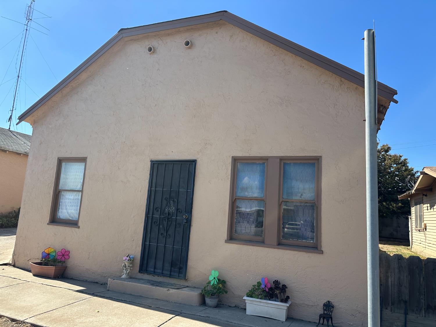 525 4th St, Gustine