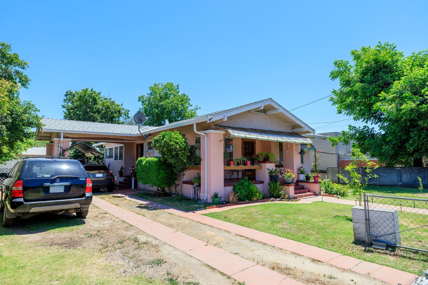 1542 Lander, Turlock