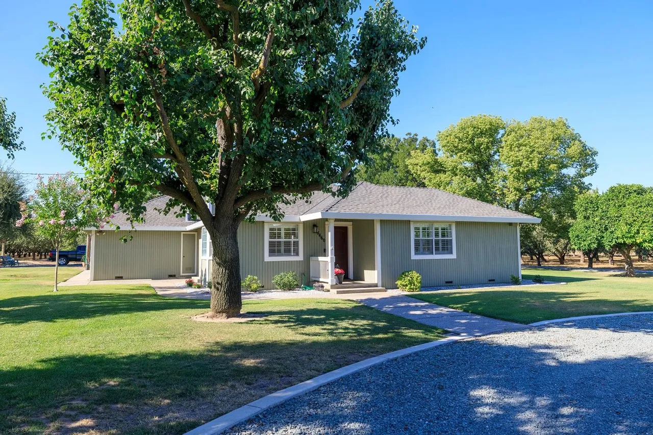 8460 E Keyes Rd, Hughson